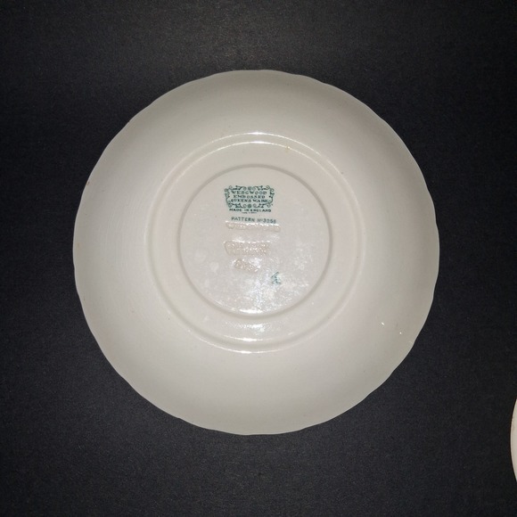 Vintage Wedgwood Of Etruria Barlaston Embossed Queensware England Tea Cup Saucer - Picture 7 of 7